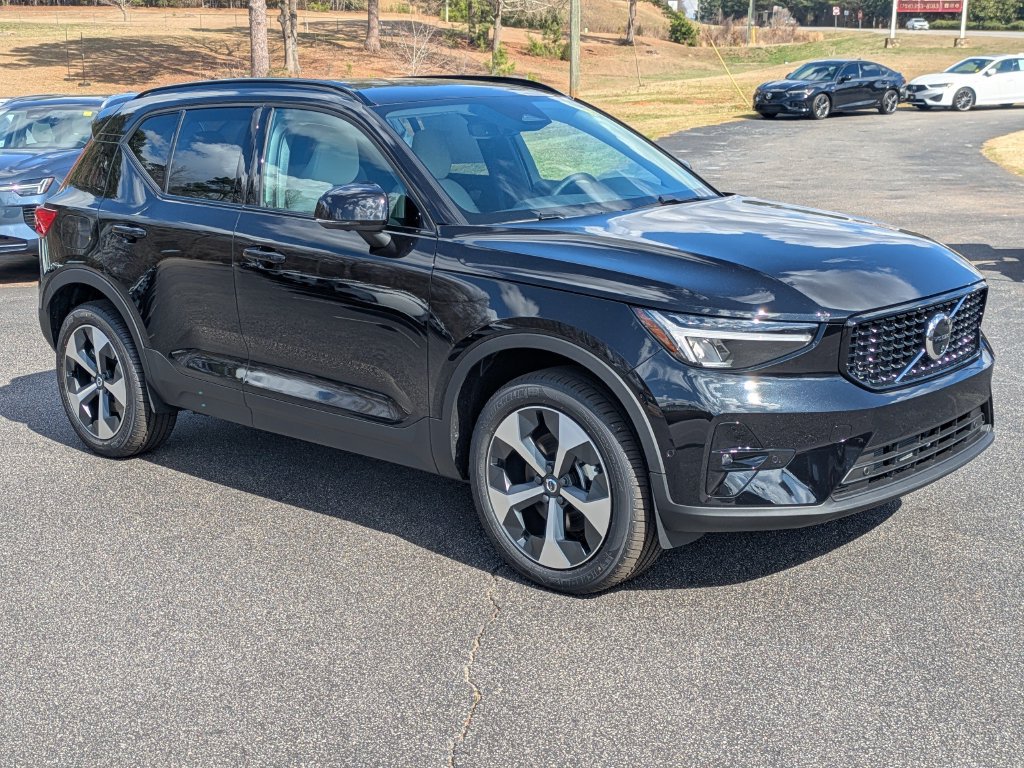 New 2026 Volvo XC40 B5 Plus w/ Protection Package Premier AWD/4WD image 8