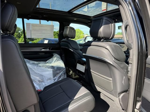 New 2026 Jeep Grand Wagoneer Summit w/ Premium Group III AWD/4WD image 13