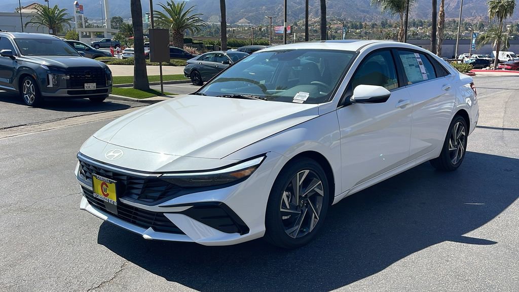 New 2025 Hyundai Elantra Limited image 13
