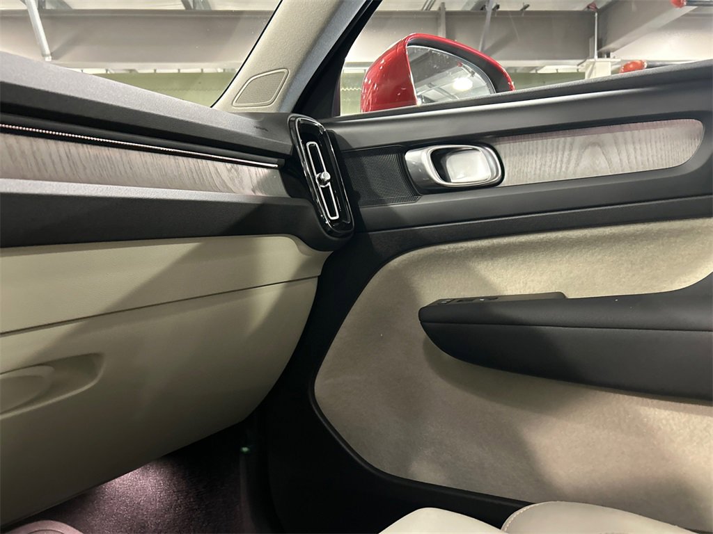 Certified 2023 Volvo XC40 B5 Plus w/ Climate Package image 19