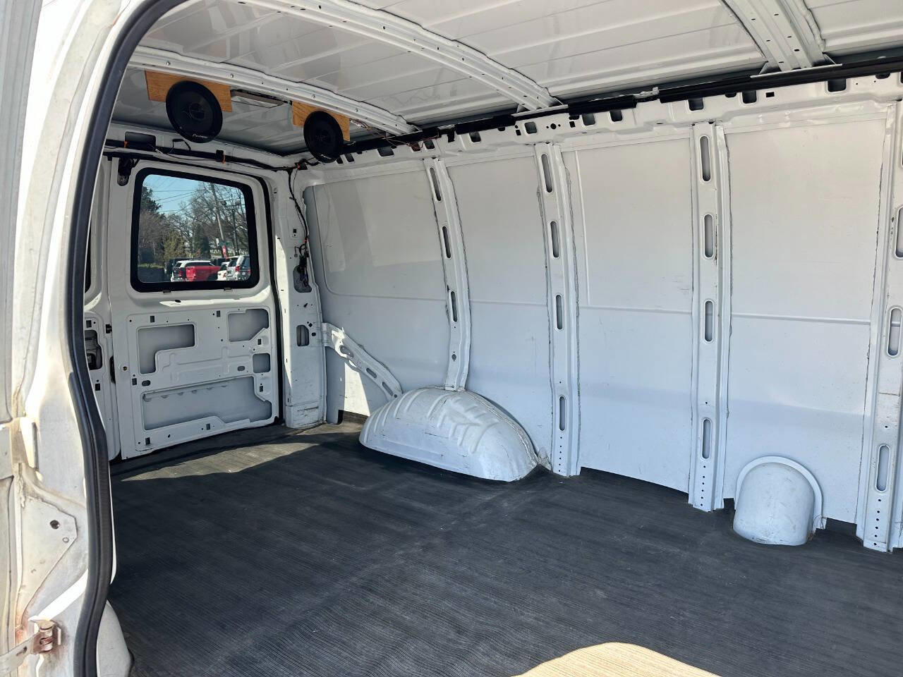 Used 2012 Chevrolet Express 1500 image 26