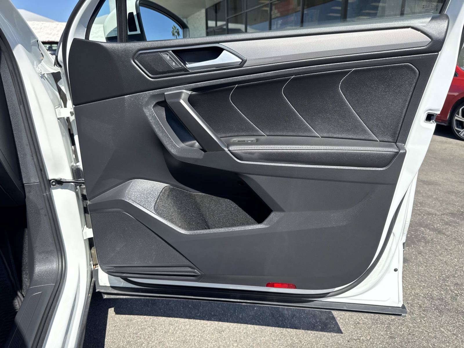 Certified 2023 Volkswagen Tiguan SE FWD image 32