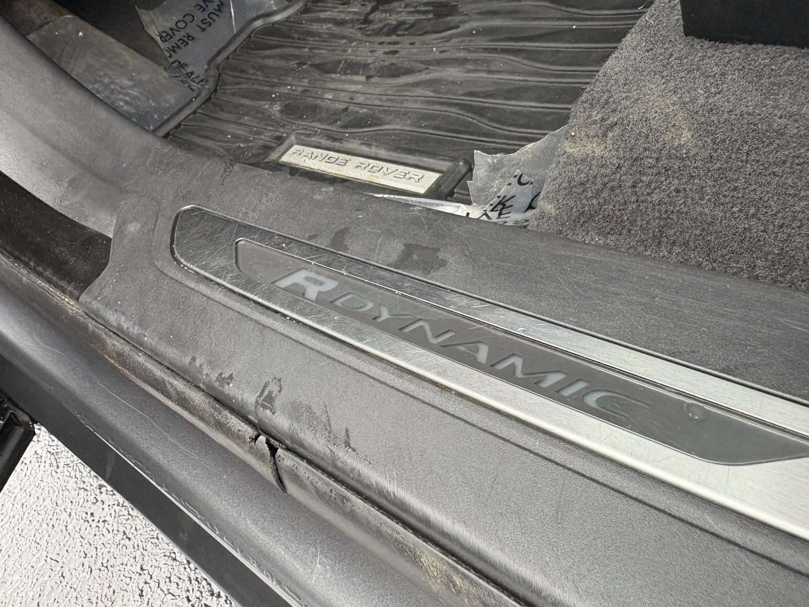 Used 2018 Land Rover Range Rover Velar R-Dynamic HSE image 18