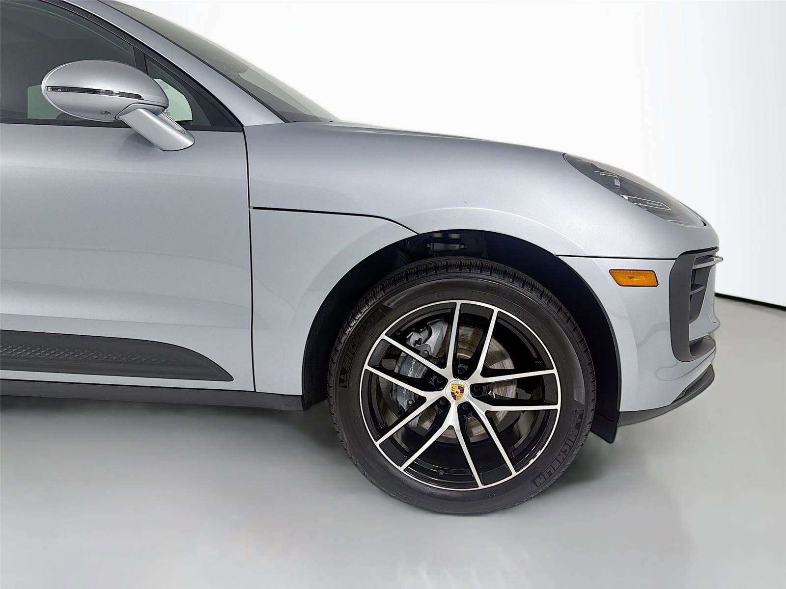 Certified 2025 Porsche Macan image 30