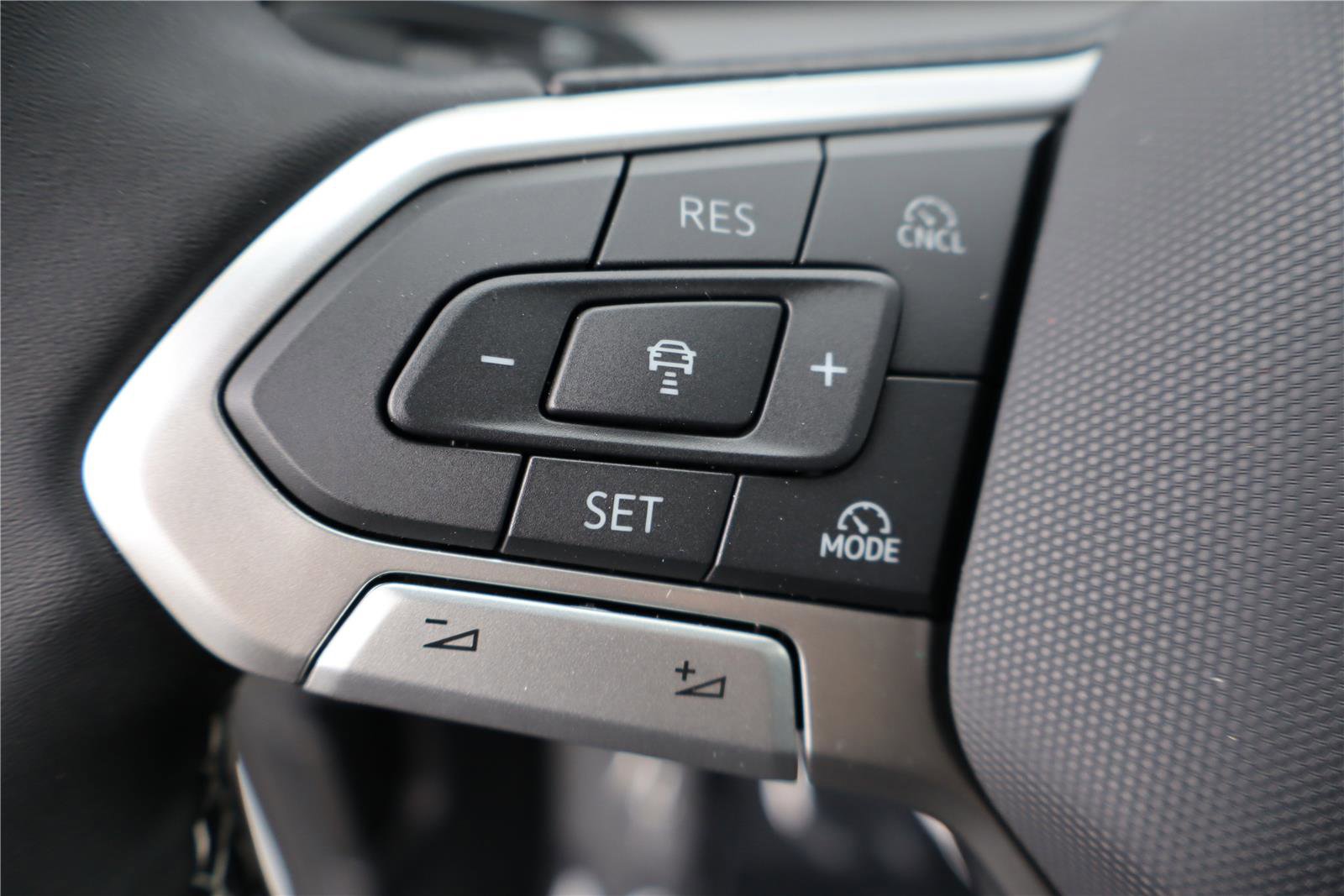 New 2026 Volkswagen Tiguan SE image 16