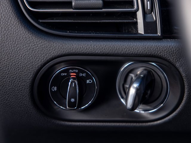 Certified 2025 Porsche Macan image 45