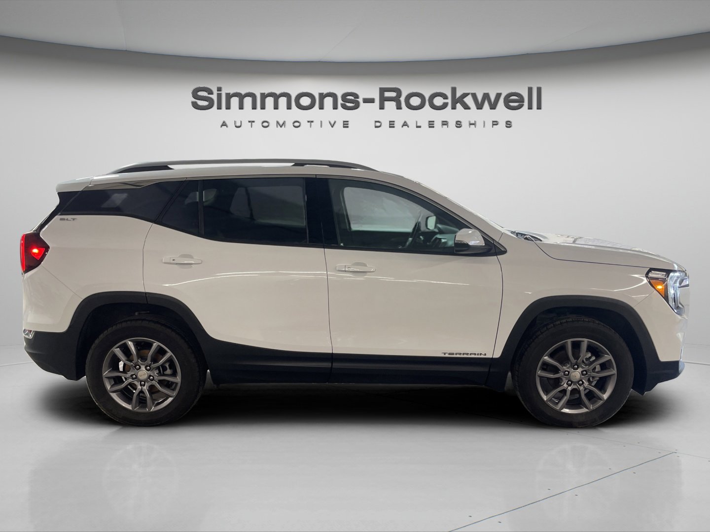 Used 2024 GMC Terrain SLT image 4