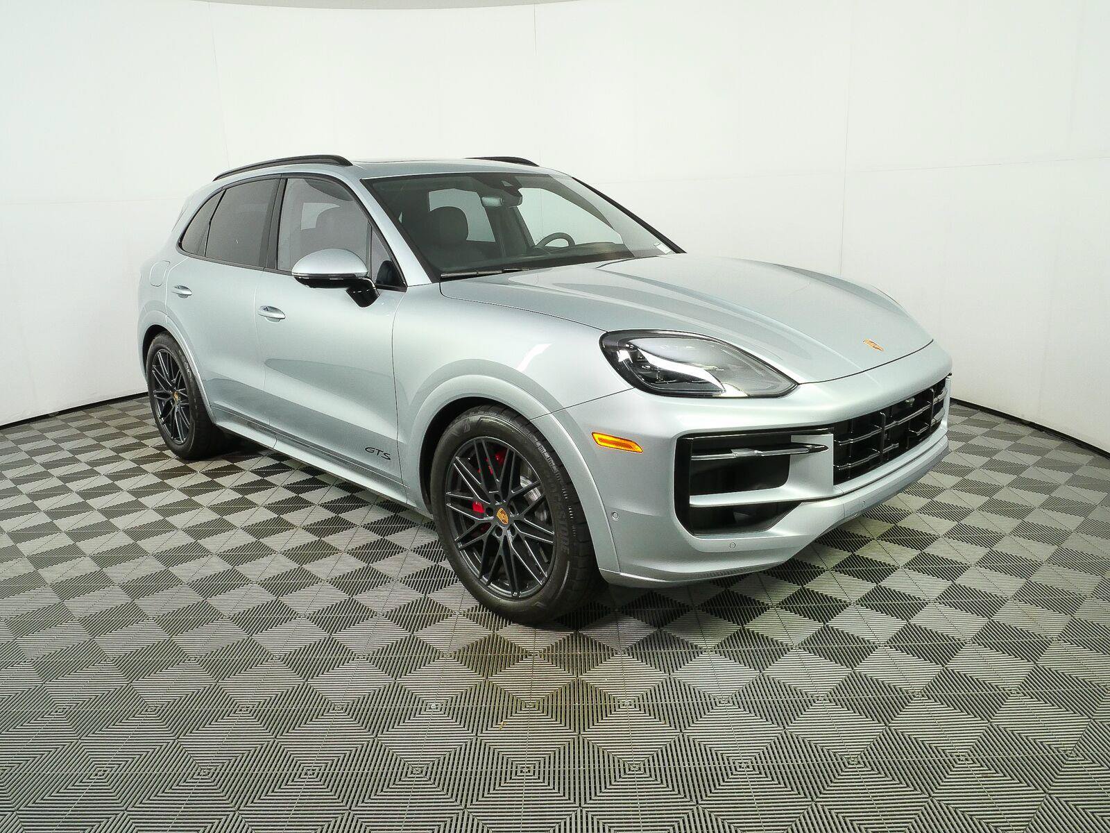 Certified 2025 Porsche Cayenne GTS AWD/4WD image 25