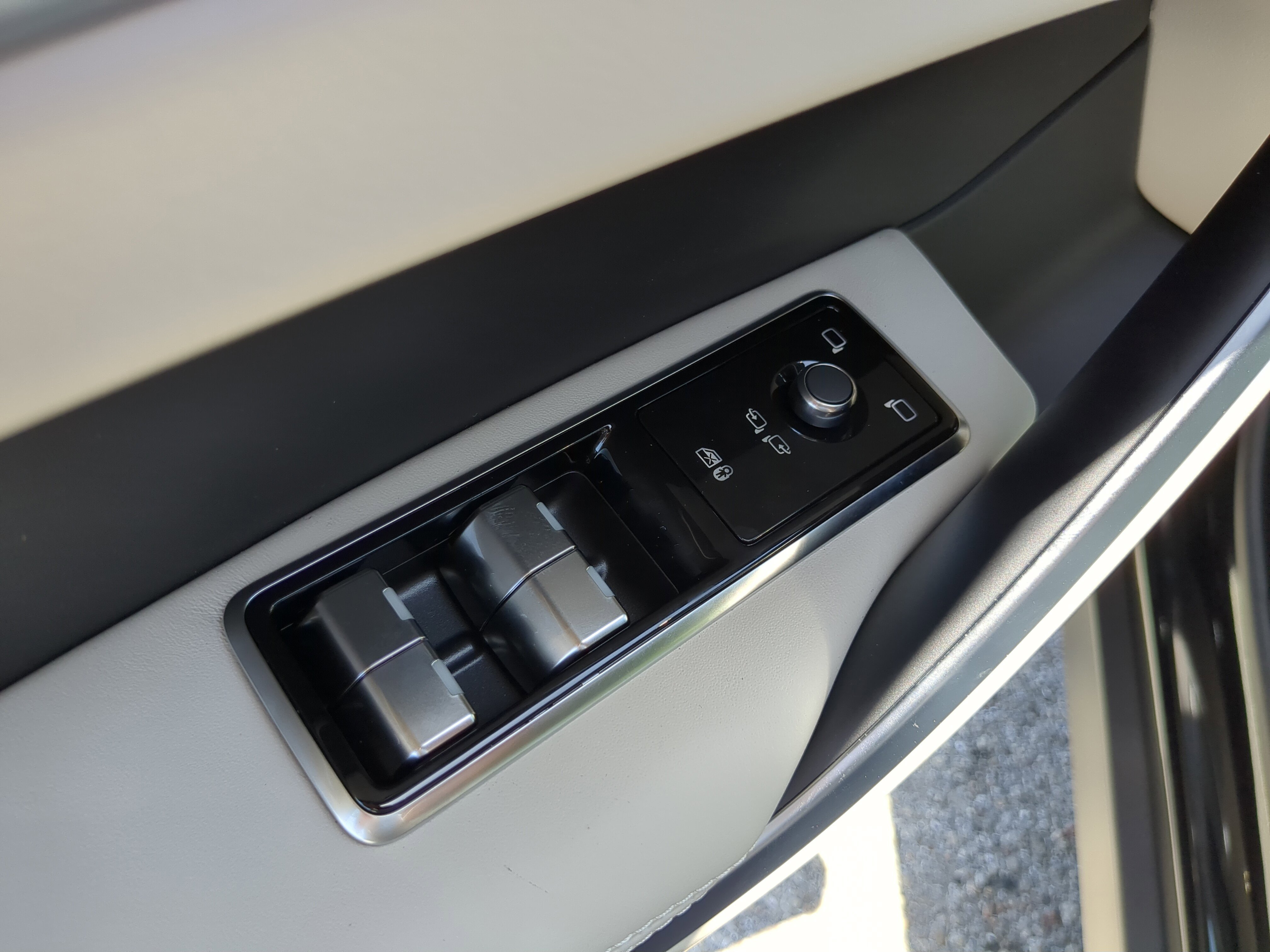 New 2026 Jaguar F-PACE R-Dynamic S image 16