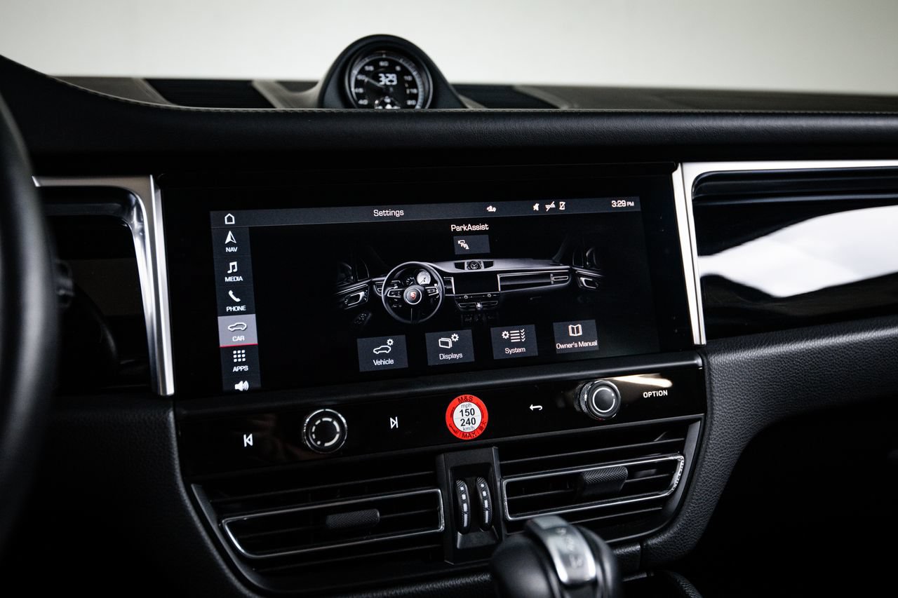 Certified 2024 Porsche Macan Turbo AWD/4WD image 18
