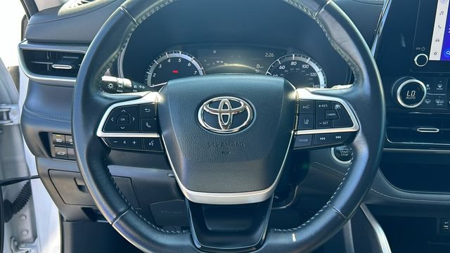 Used 2024 Toyota Highlander LE FWD image 19