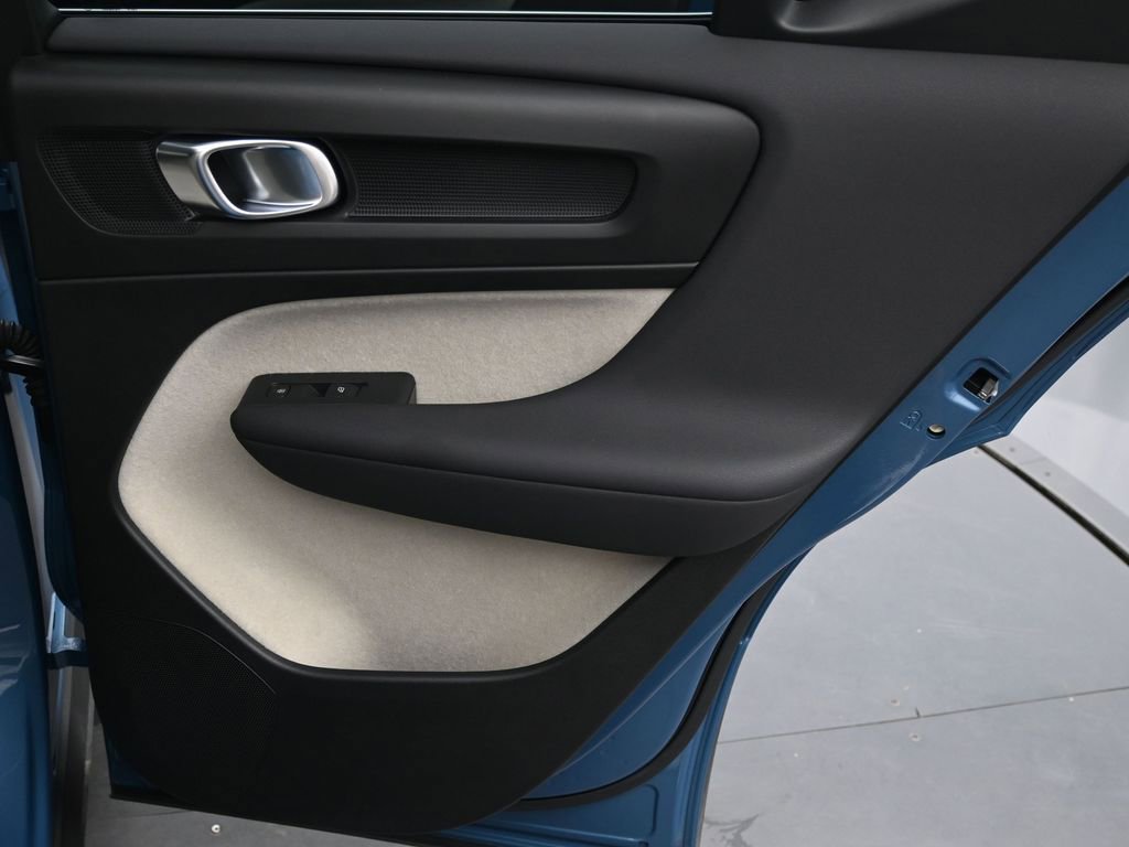 Certified 2024 Volvo XC40 B5 Plus image 16