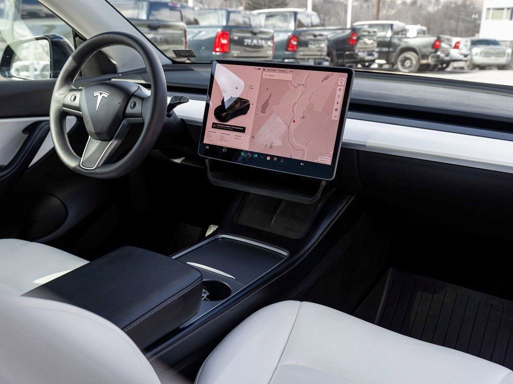 Used 2021 Tesla Model Y Long Range image 25