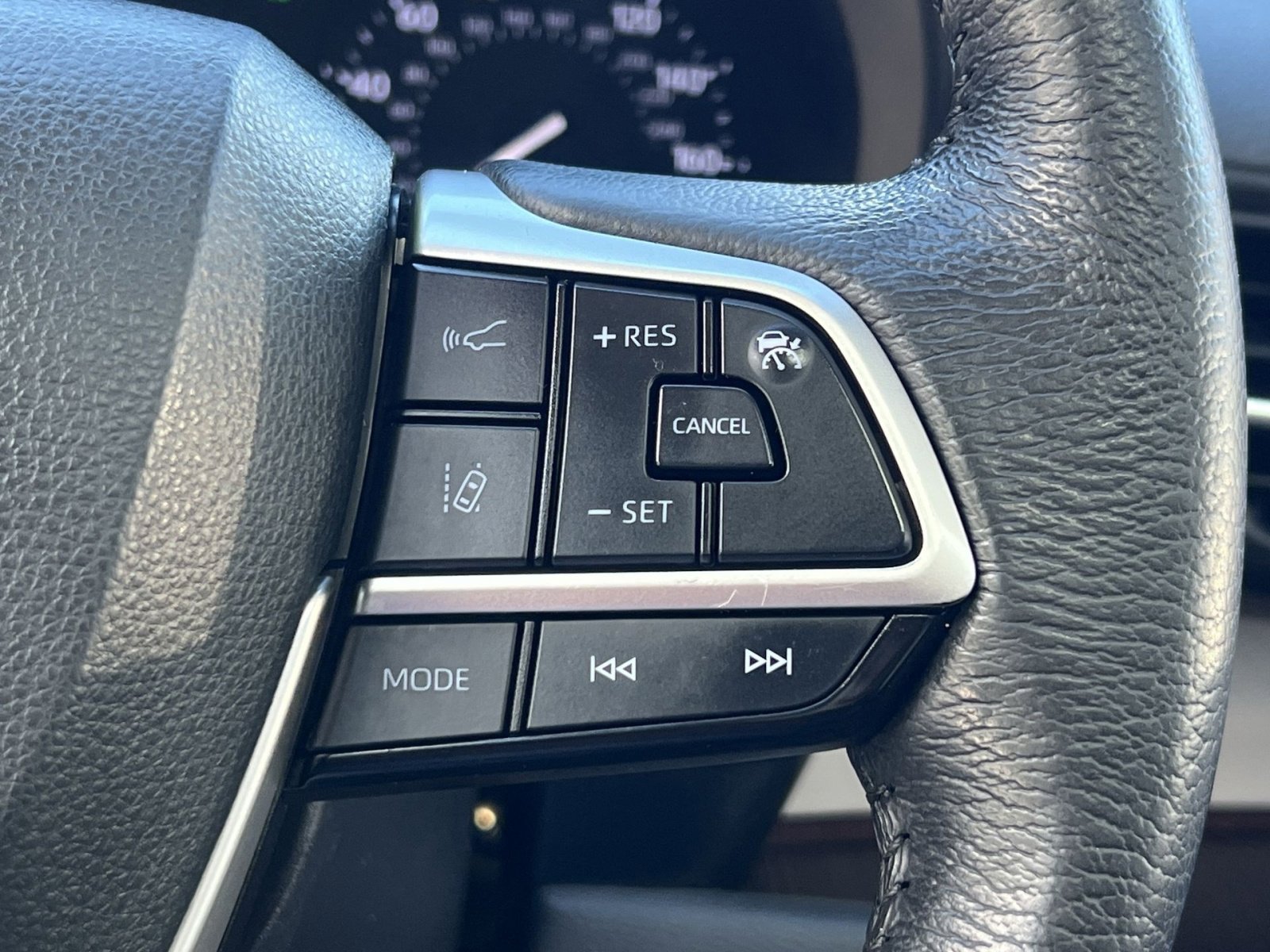 Used 2024 Toyota Sienna XLE FWD image 31