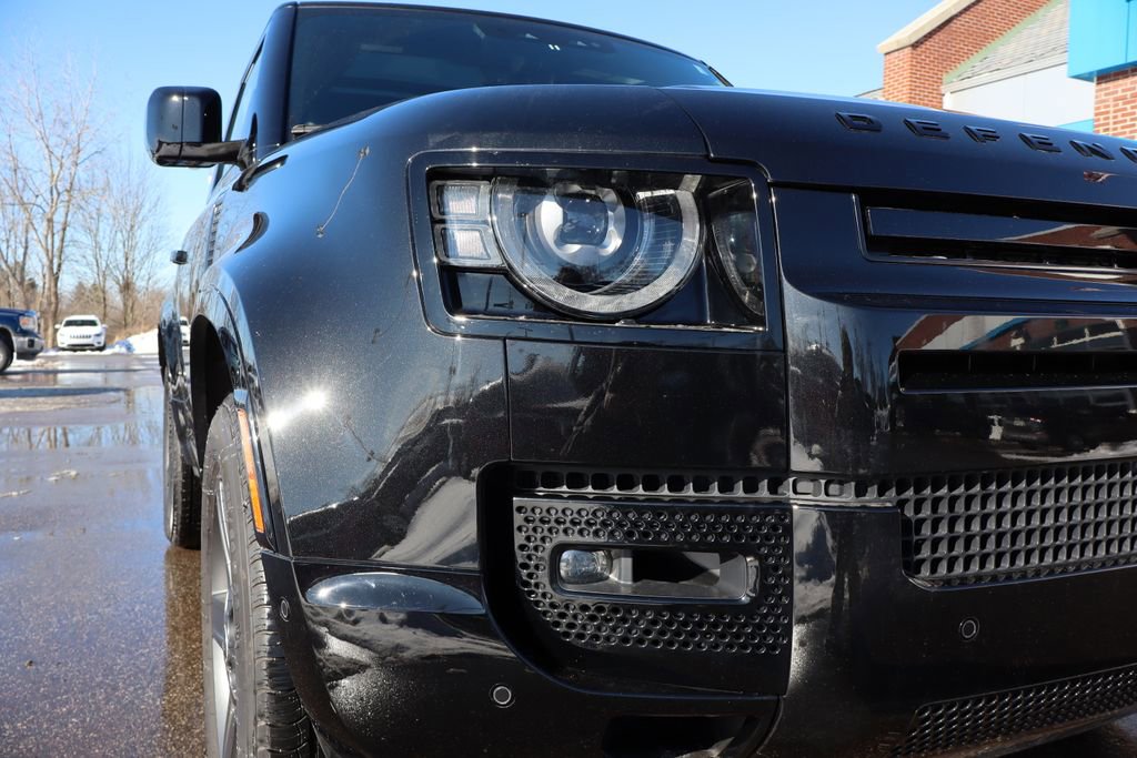 Used 2023 Land Rover Defender 90 X-Dynamic SE image 4