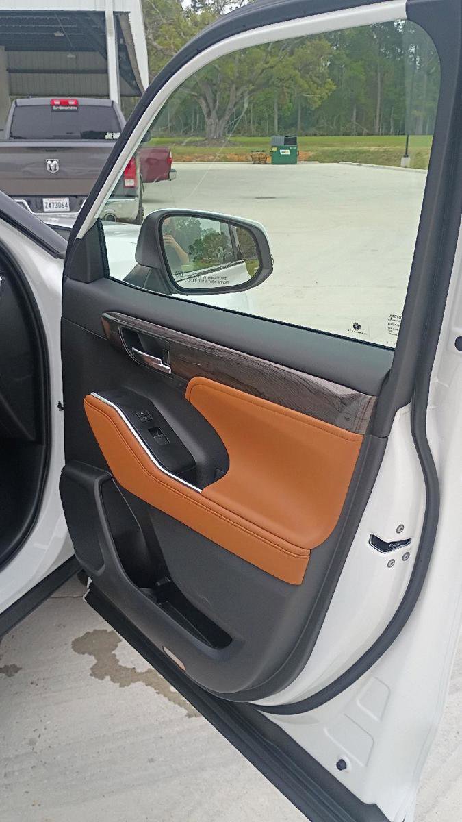 New 2026 Toyota Highlander Platinum image 21