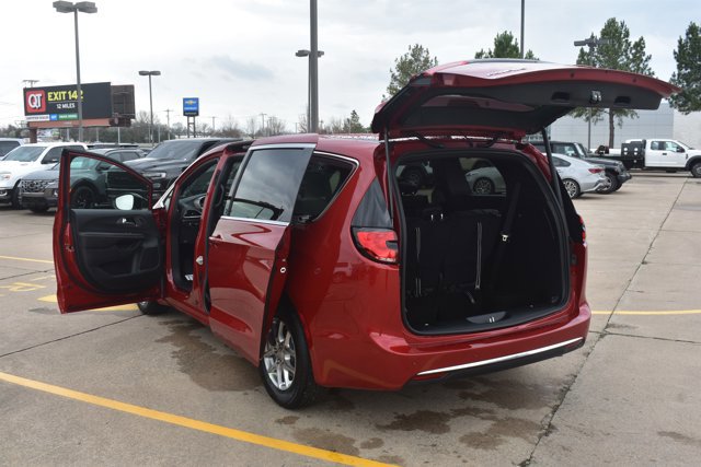 New 2026 Chrysler Pacifica Select image 17