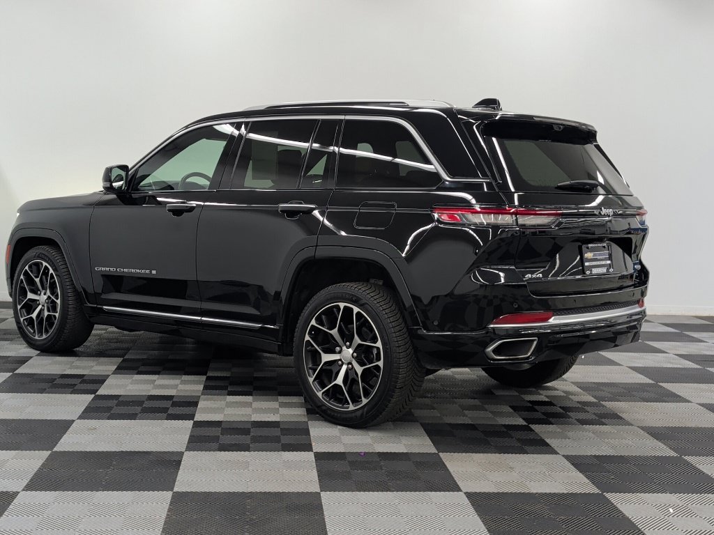 Used 2023 Jeep Grand Cherokee Summit AWD/4WD image 5