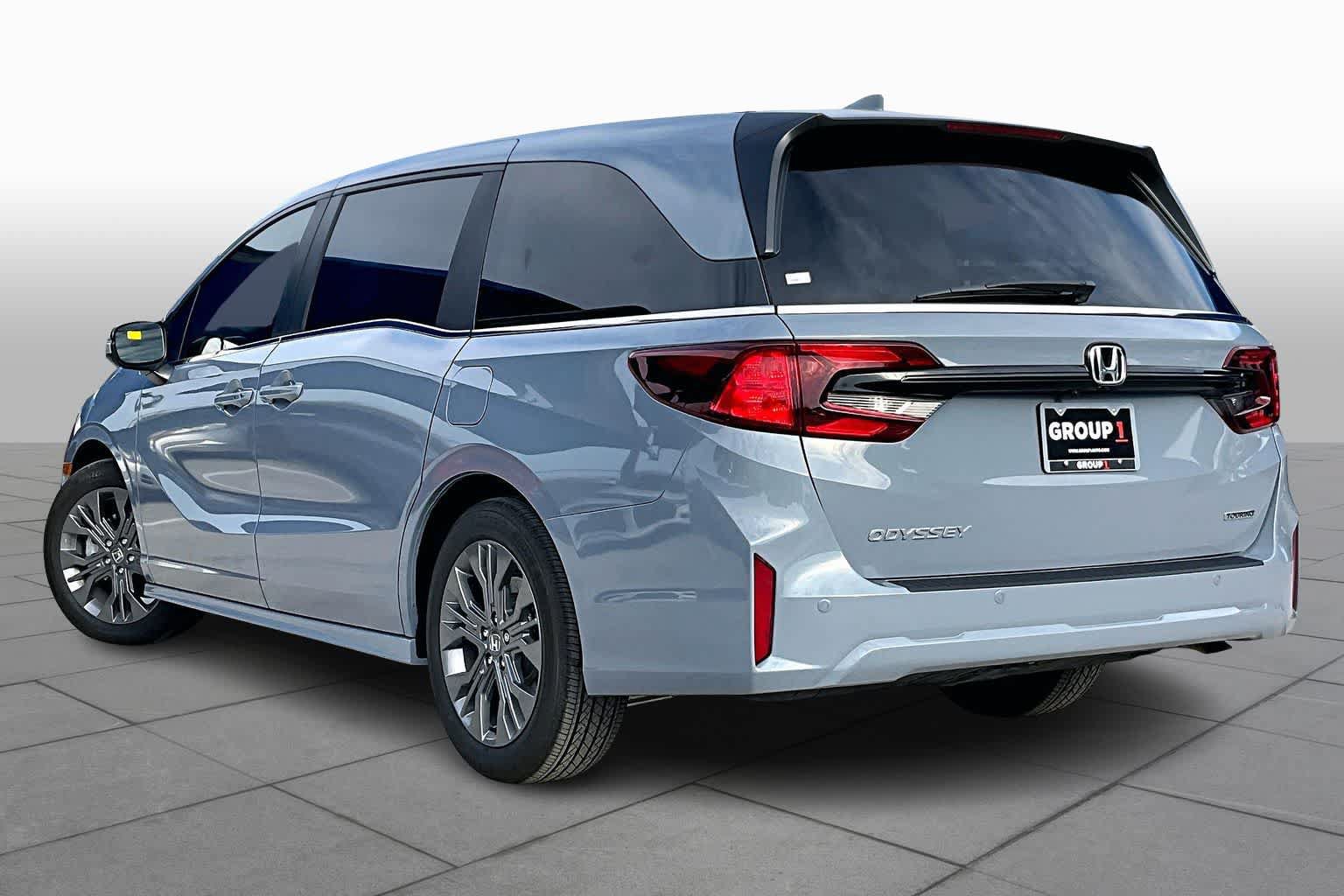 New 2026 Honda Odyssey Touring image 11