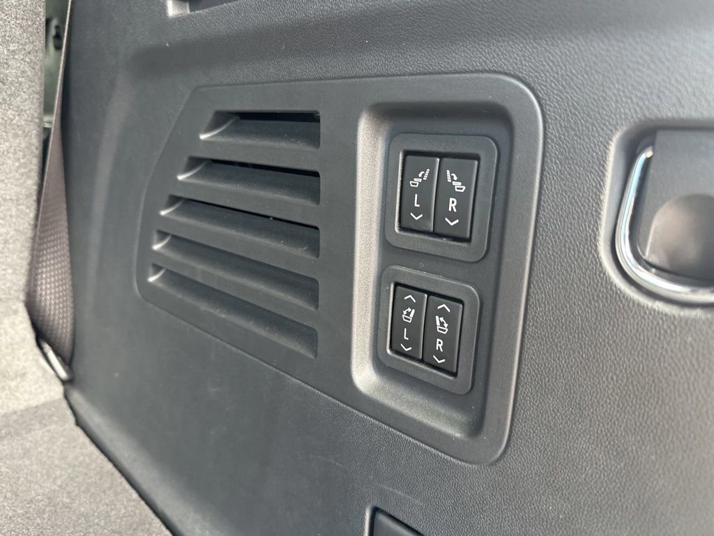 Used 2024 Chevrolet Traverse RS image 10