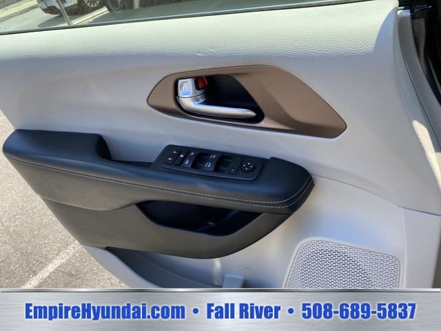 Used 2023 Chrysler Voyager LX FWD image 18
