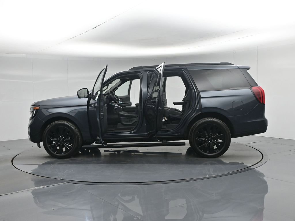 Used 2025 Ford Expedition Platinum w/ Stealth Appearance Package image 41