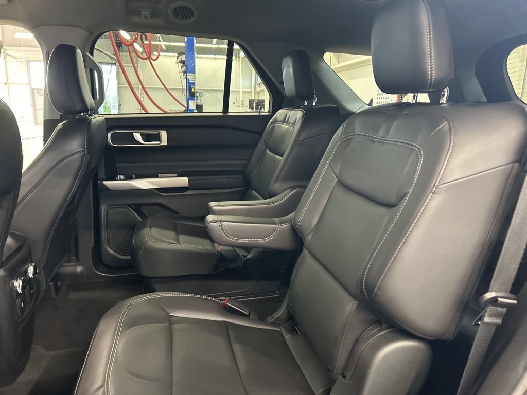 Used 2023 Ford Explorer XLT w/ Equipment Group 202A AWD/4WD image 19