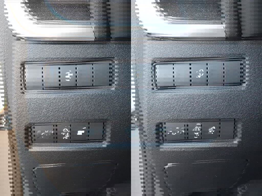 Used 2024 Nissan Rogue SV image 15