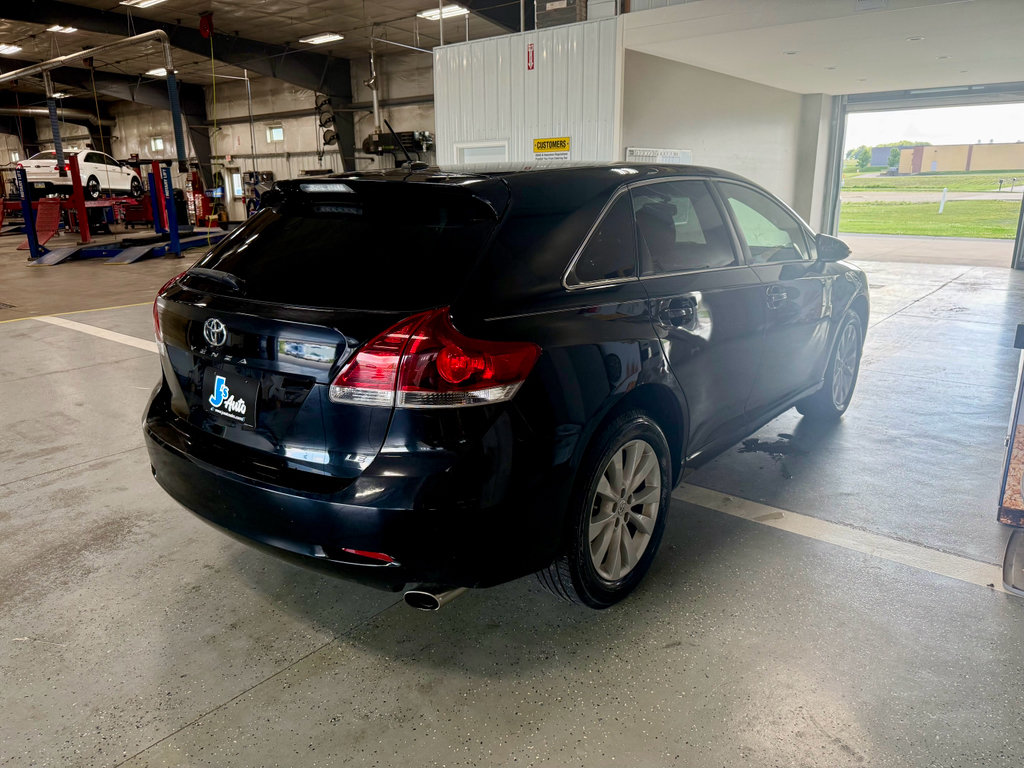 Used 2015 Toyota Venza LE FWD image 7