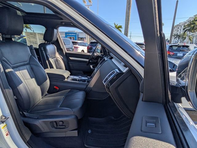 Used 2020 Land Rover Discovery Landmark image 19
