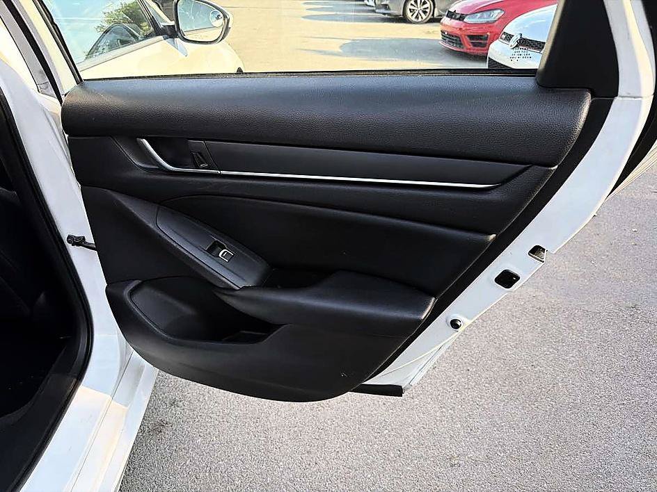 Used 2018 Honda Accord Sport image 17
