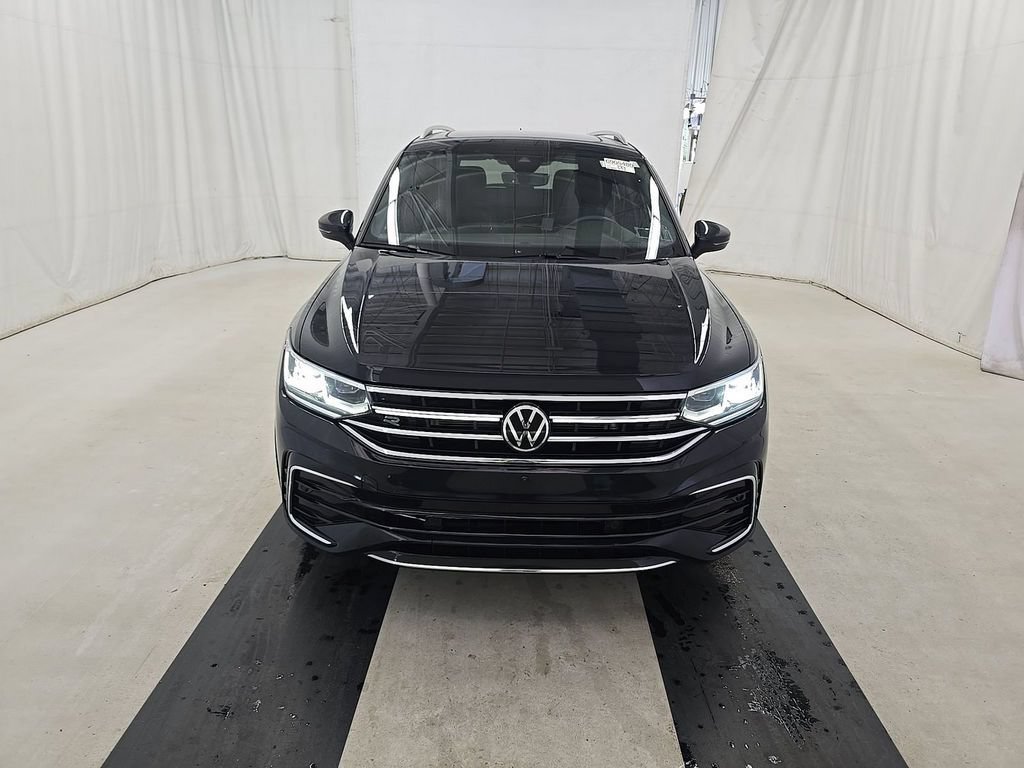 Used 2023 Volkswagen Tiguan SEL R-Line AWD/4WD image 2