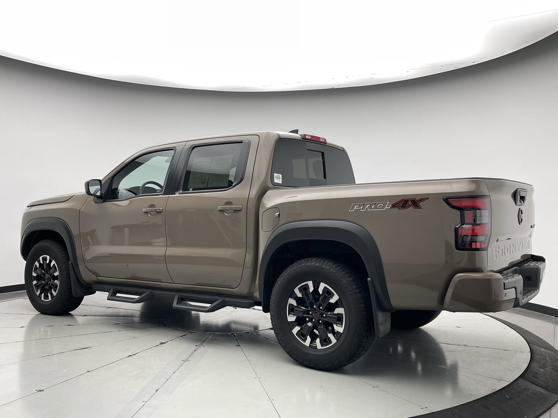 Used 2024 Nissan Frontier PRO-4X w/ Technology Package AWD/4WD image 2