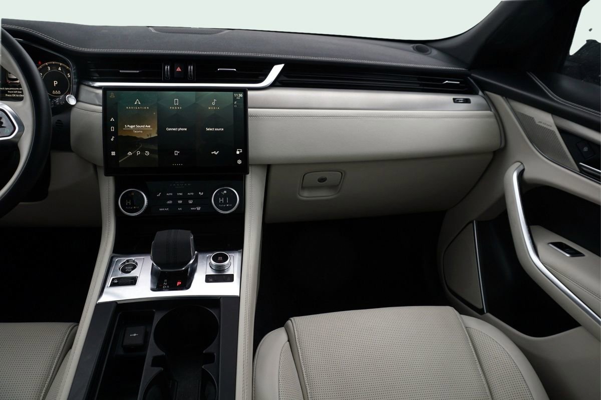 Used 2025 Jaguar F-PACE R-Dynamic S image 23