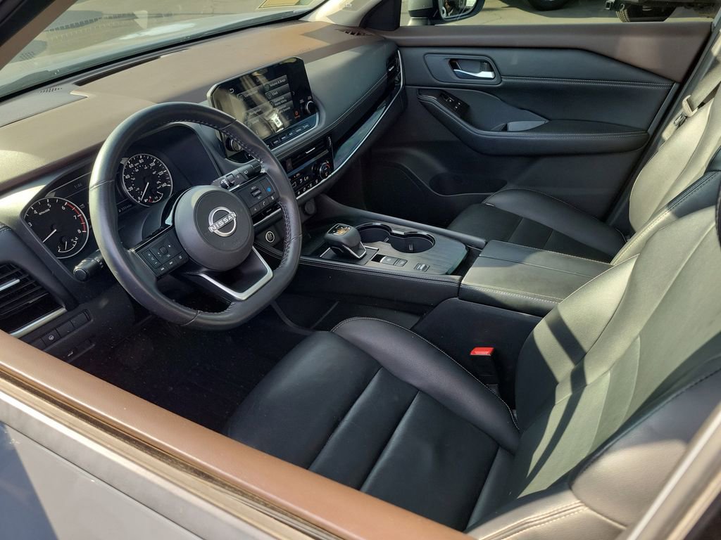 Used 2023 Nissan Rogue SL w/ SL Premium Package image 3