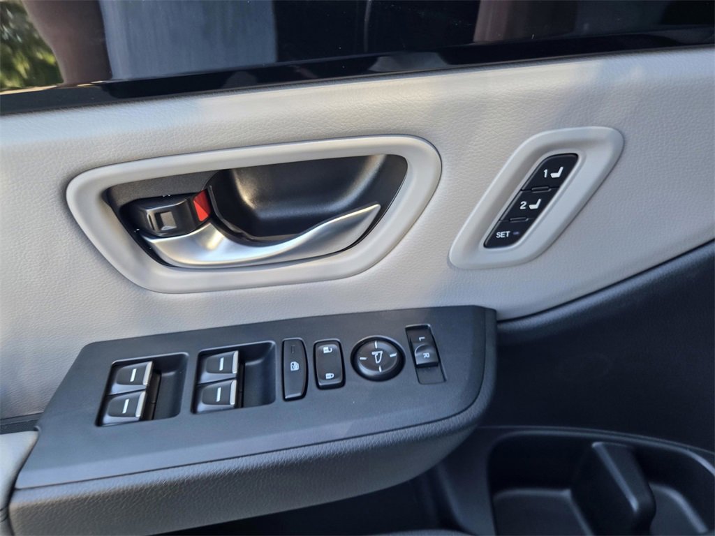 New 2025 Honda Pilot Touring image 17