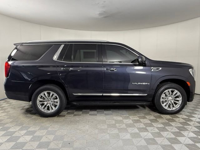 Used 2024 GMC Yukon SLT w/ SLT Luxury Package AWD/4WD image 10