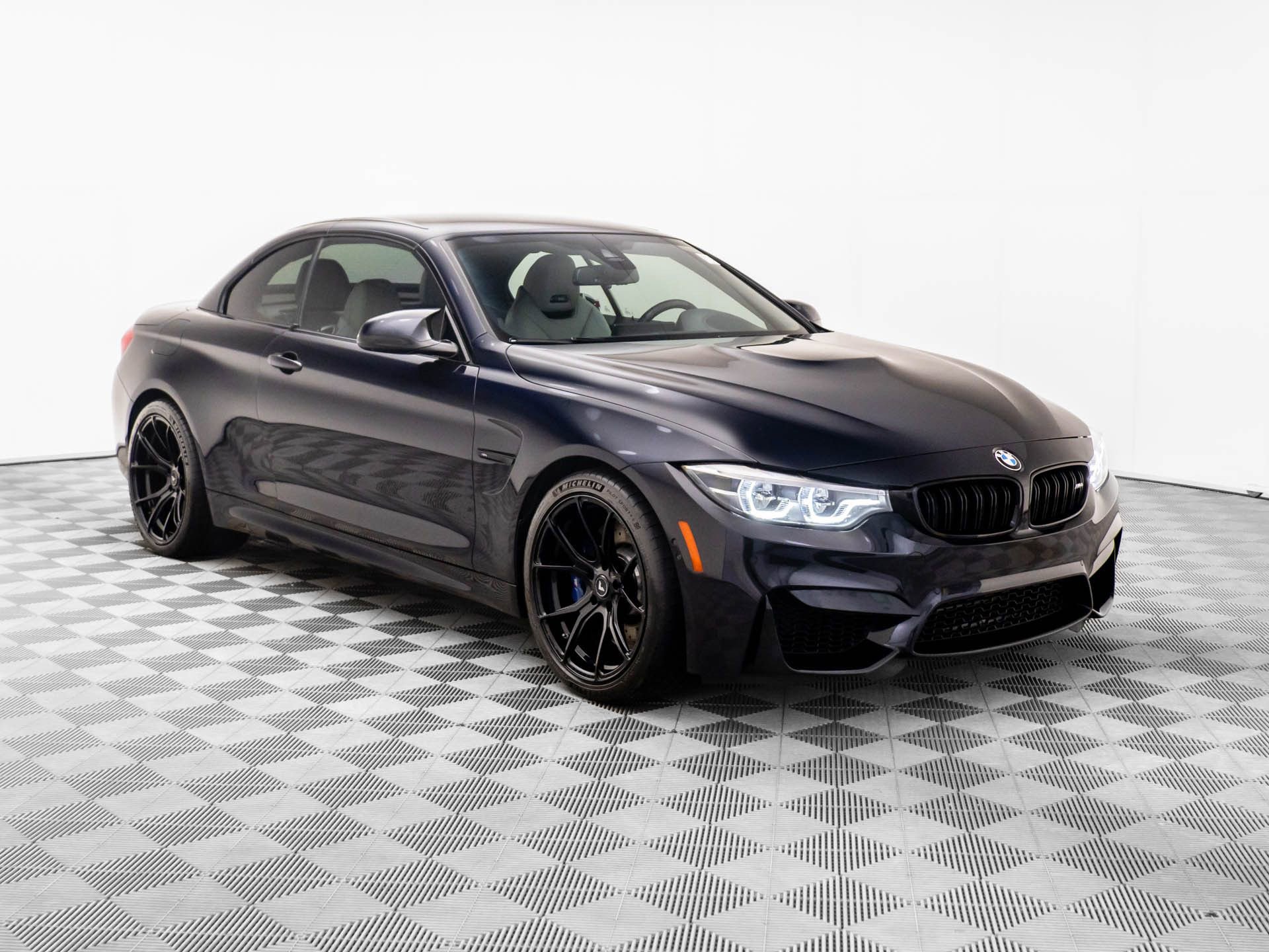 Used 2018 BMW M4 Convertible w/ Competition Package image 7