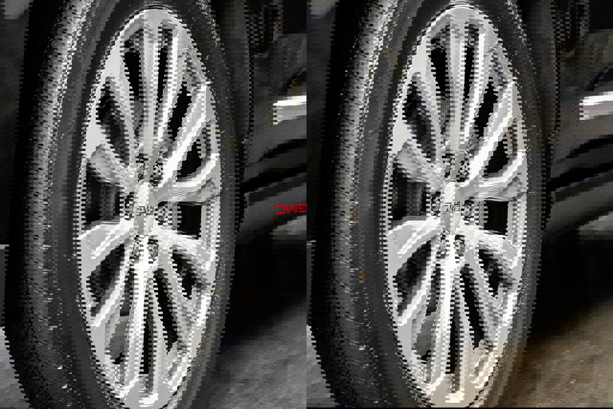 Used 2023 GMC Yukon Denali w/ Denali Reserve Package image 13