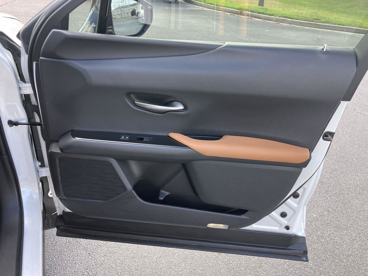 Used 2020 Lexus UX 200 w/ Accessory Package FWD image 31