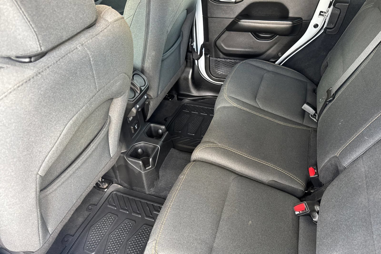 Used 2025 Jeep Wrangler Unlimited Sahara AWD/4WD image 13