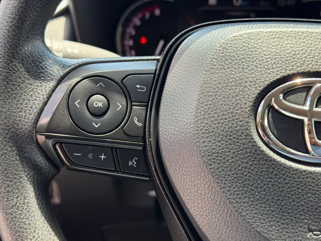 Used 2025 Toyota RAV4 LE AWD/4WD image 29