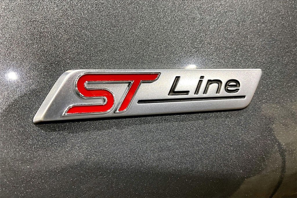 Used 2025 Ford Explorer ST-Line w/ ST-Line Street Pack image 8