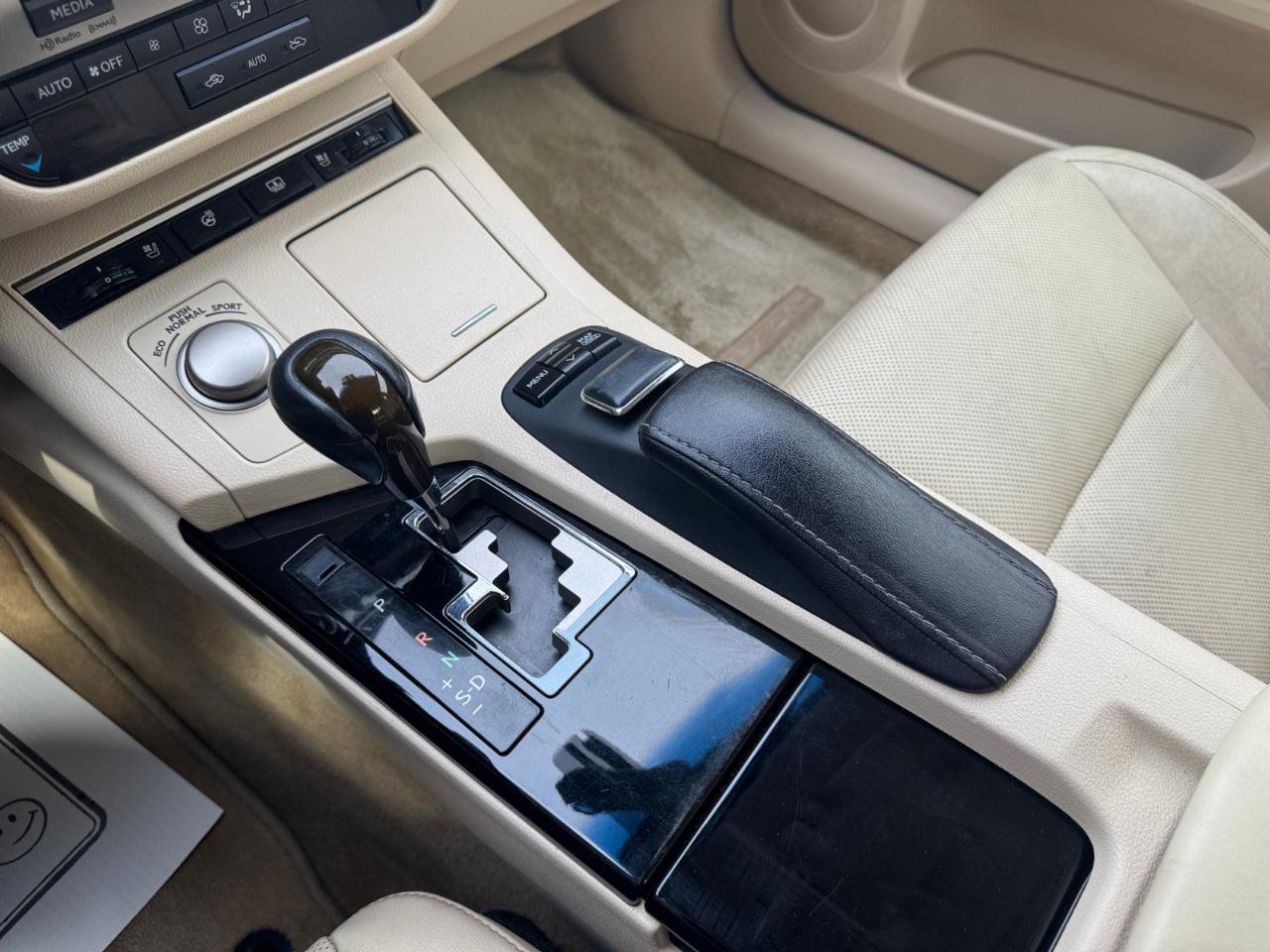 Used 2014 Lexus ES 350 w/ Luxury Package image 17