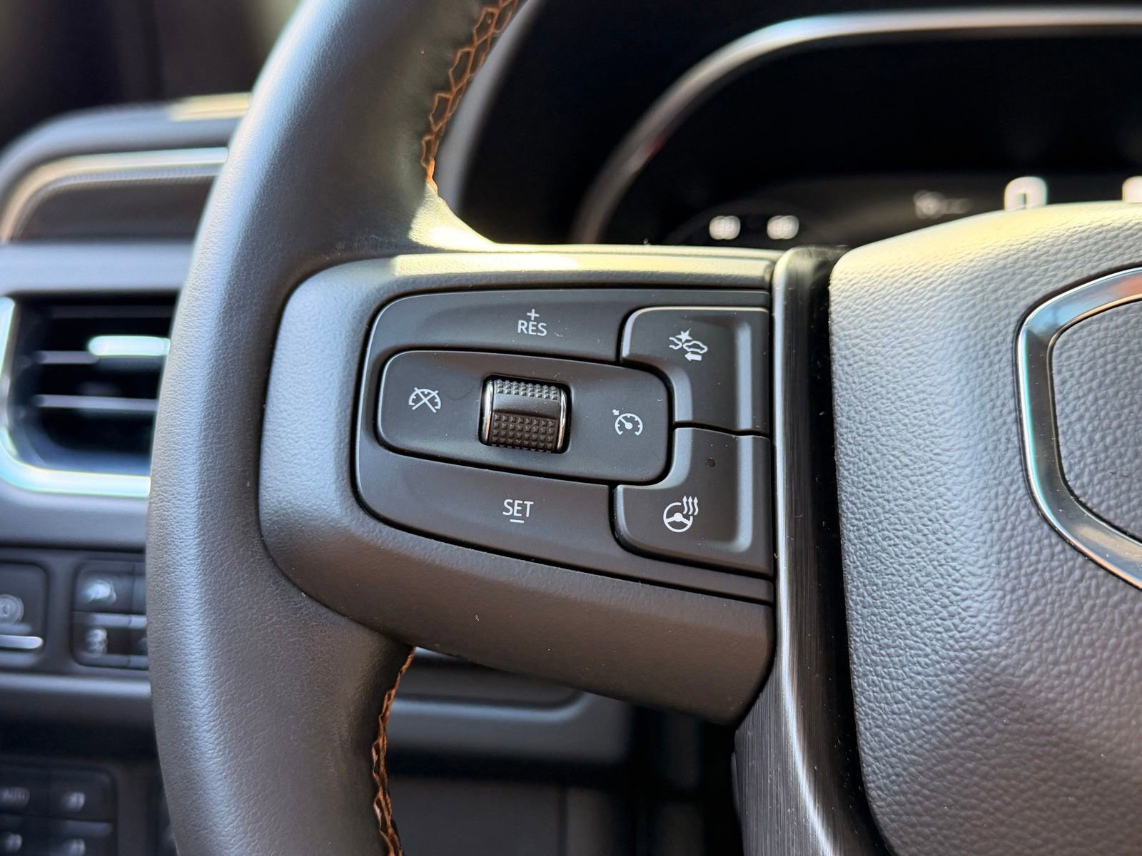 Used 2023 GMC Yukon AT4 w/ AT4 Premium Package AWD/4WD image 24