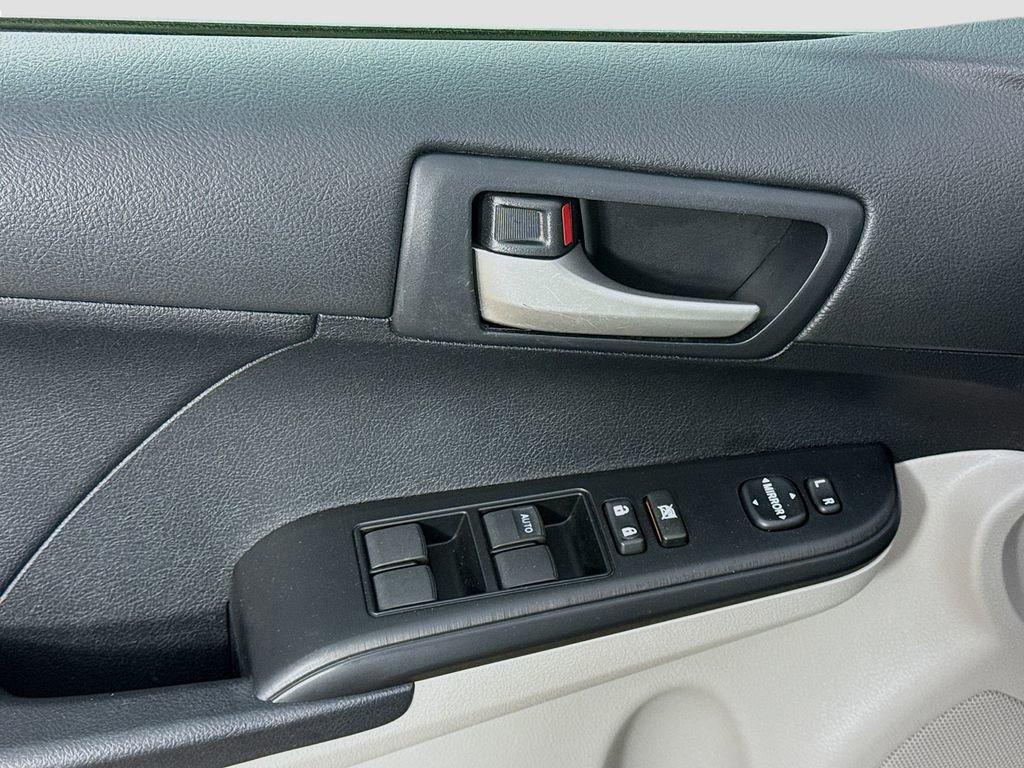 Used 2012 Toyota Camry LE FWD image 19