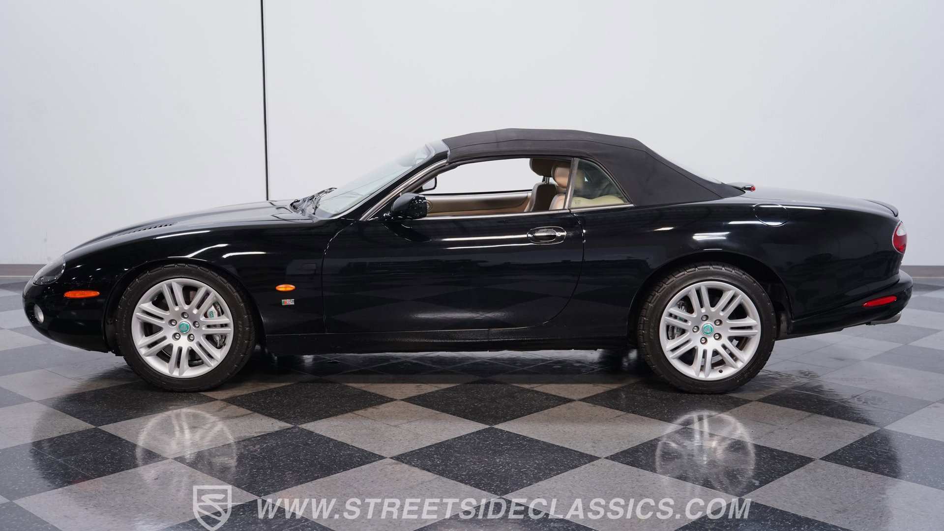 Used 2004 Jaguar XK8 Convertible RWD image 2