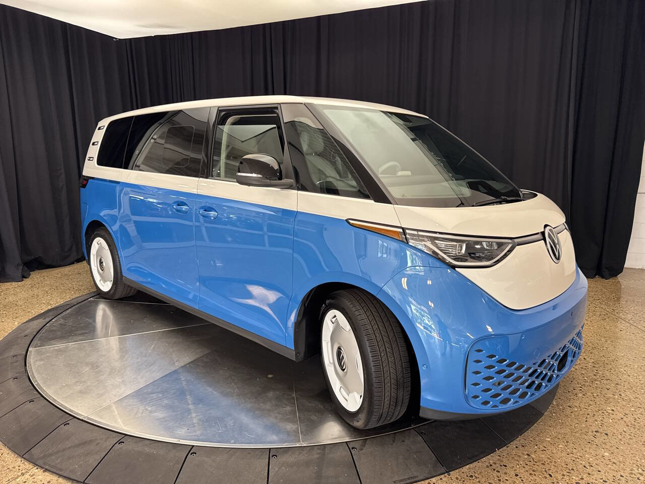 Used 2025 Volkswagen ID. Buzz 1st Edition image 12