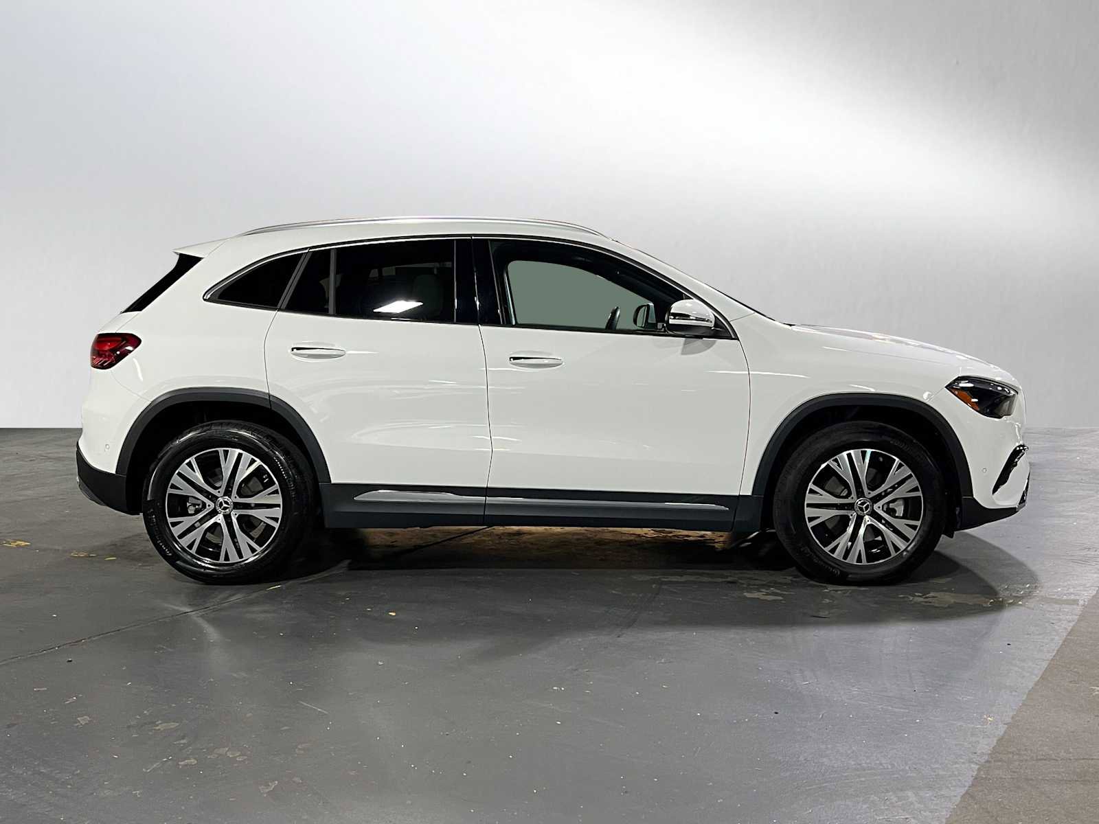 Used 2025 Mercedes-Benz GLA 250 4MATIC image 2