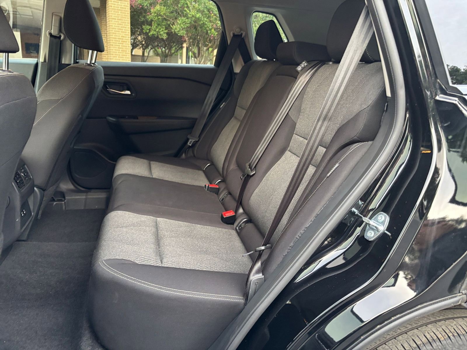 Used 2025 Nissan Rogue SV AWD/4WD image 21
